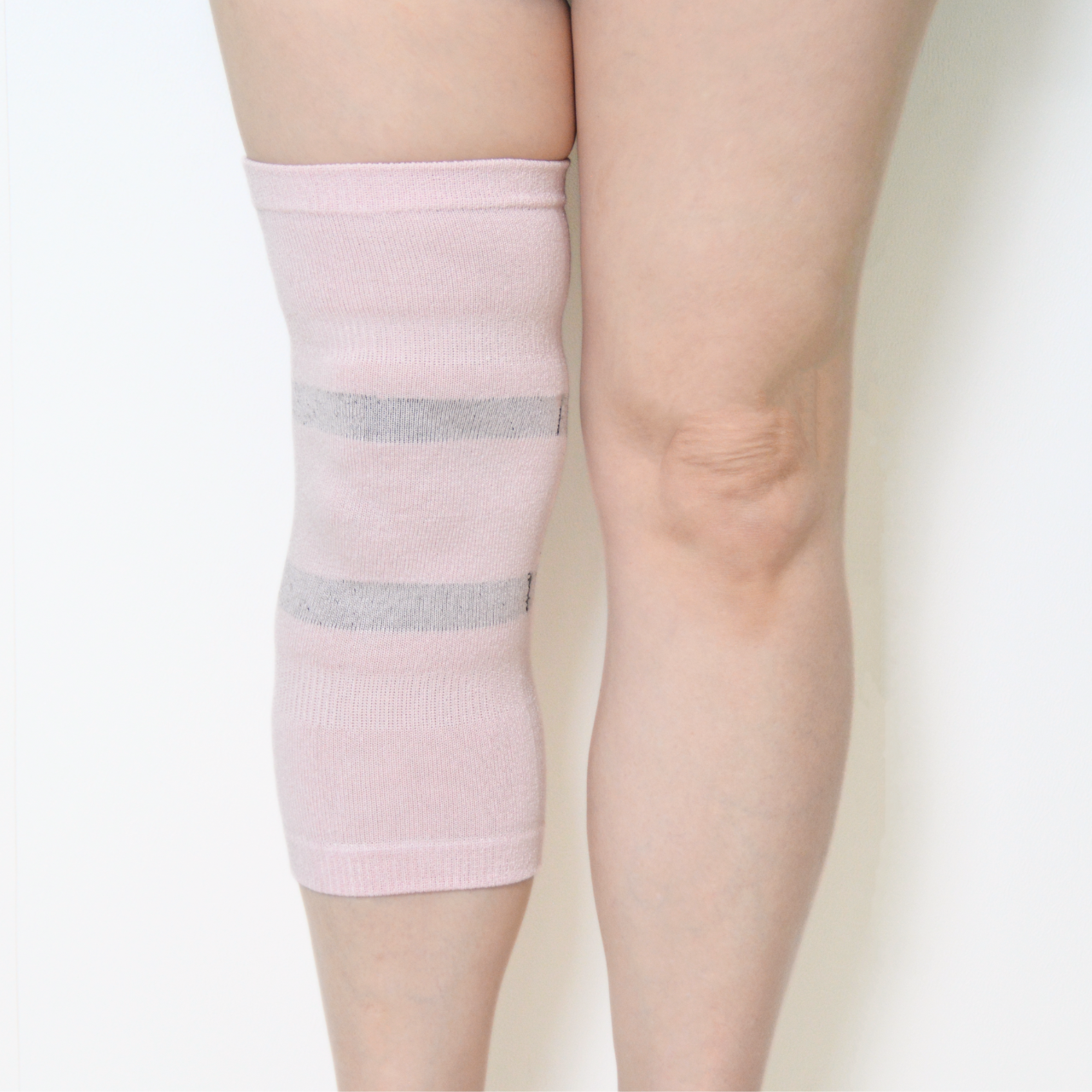 シルク膝ケアサポーター(1枚入り）～遠赤外線効果とシルクの相乗効果