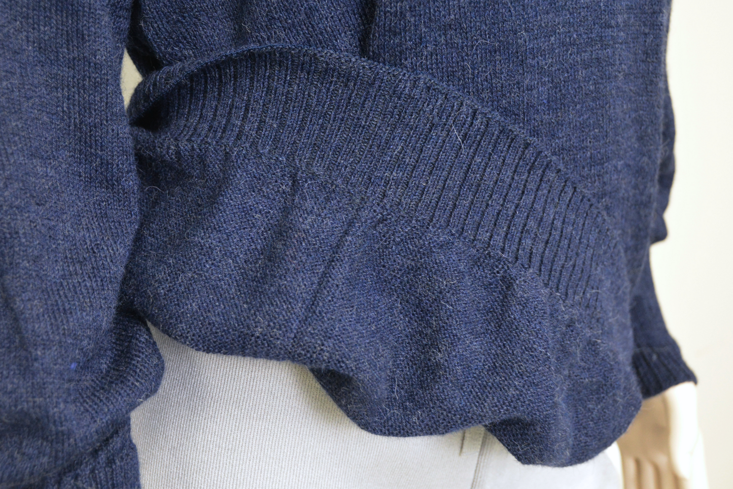 ベビーアルパカ100％ Vネック セーター