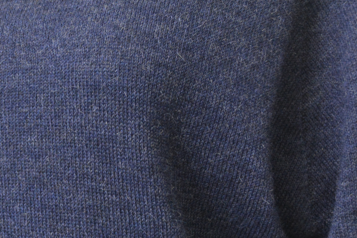 ベビーアルパカ100％ Vネック セーター