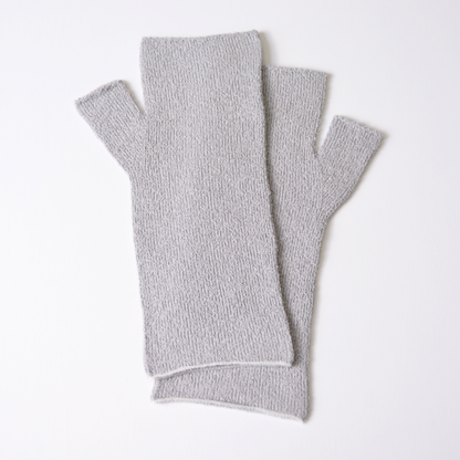 エコシルクハンドウォーマー〜冷えや乾燥から手もとを守ります