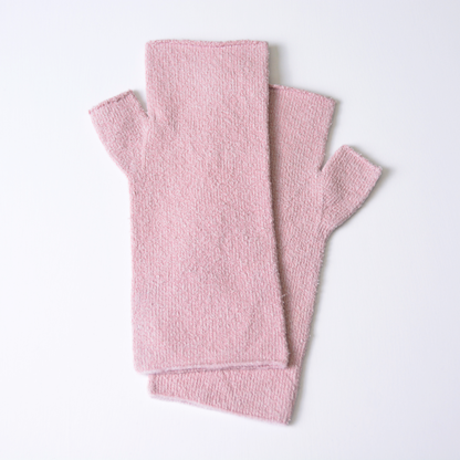 エコシルクハンドウォーマー〜冷えや乾燥から手もとを守ります