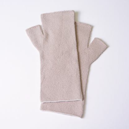 エコシルクハンドウォーマー〜冷えや乾燥から手もとを守ります