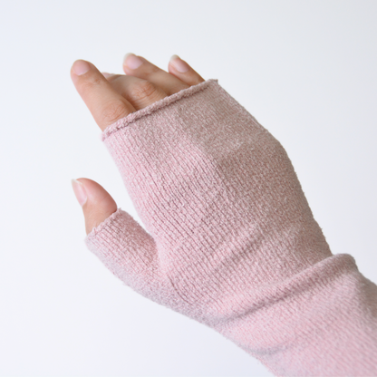 エコシルクハンドウォーマー〜冷えや乾燥から手もとを守ります