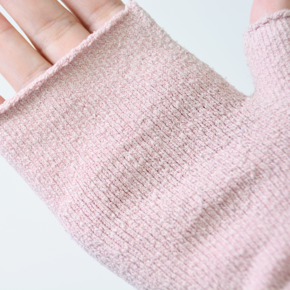 エコシルクハンドウォーマー〜冷えや乾燥から手もとを守ります