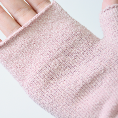 エコシルクハンドウォーマー〜冷えや乾燥から手もとを守ります