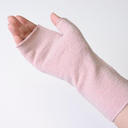 エコシルクハンドウォーマー〜冷えや乾燥から手もとを守ります