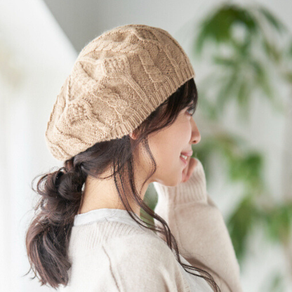 ベレー帽［まるで空気のように、軽くて温かいウール100％］ケーブル編み 縄編み